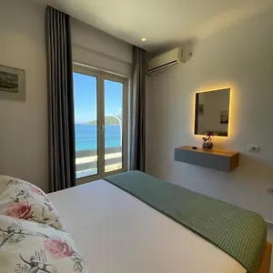 Appartement George, Himare